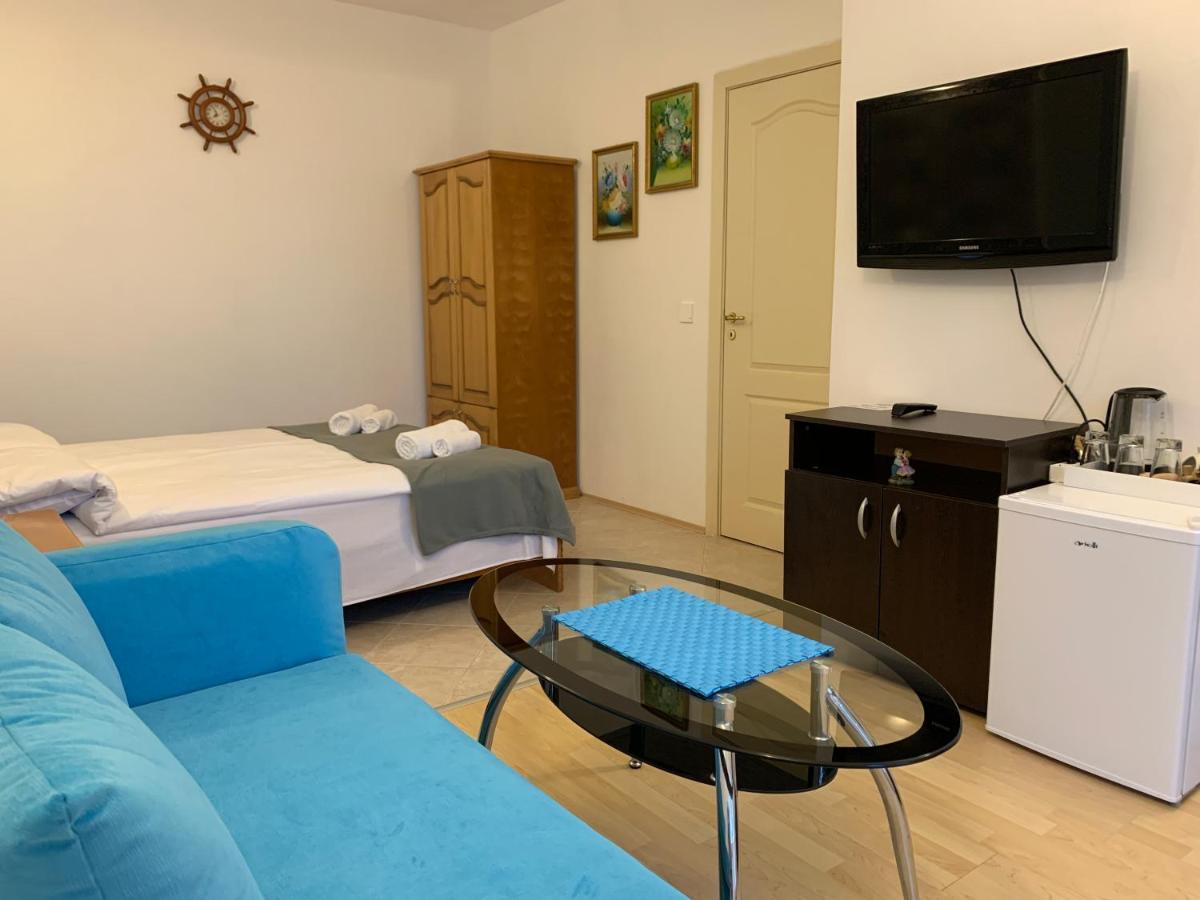 Sunray Guest House, Private Rooms & Apartment With Lovely Sea View Varna Eksteriør bilde