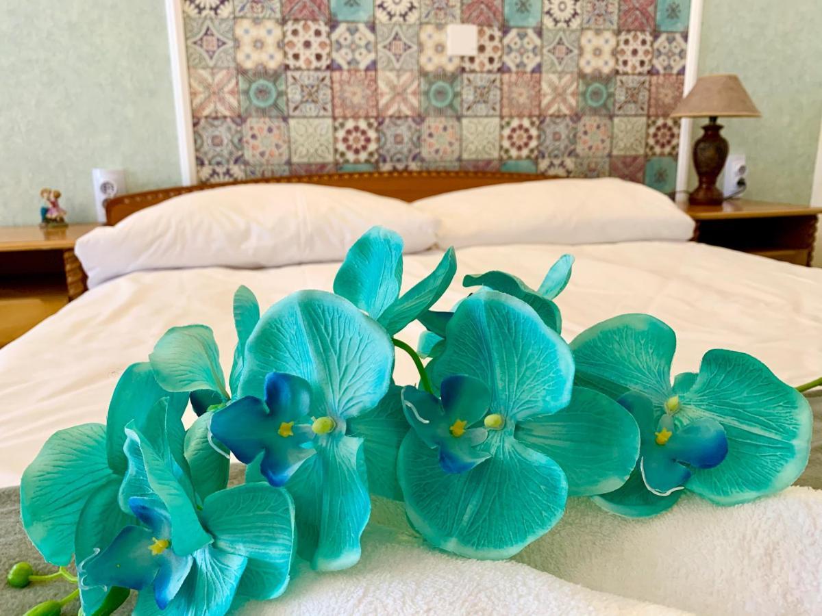 Sunray Guest House, Private Rooms & Apartment With Lovely Sea View Varna Eksteriør bilde