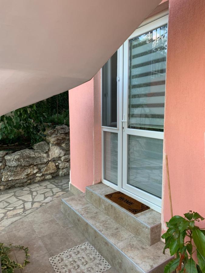 Sunray Guest House, Private Rooms & Apartment With Lovely Sea View Varna Eksteriør bilde