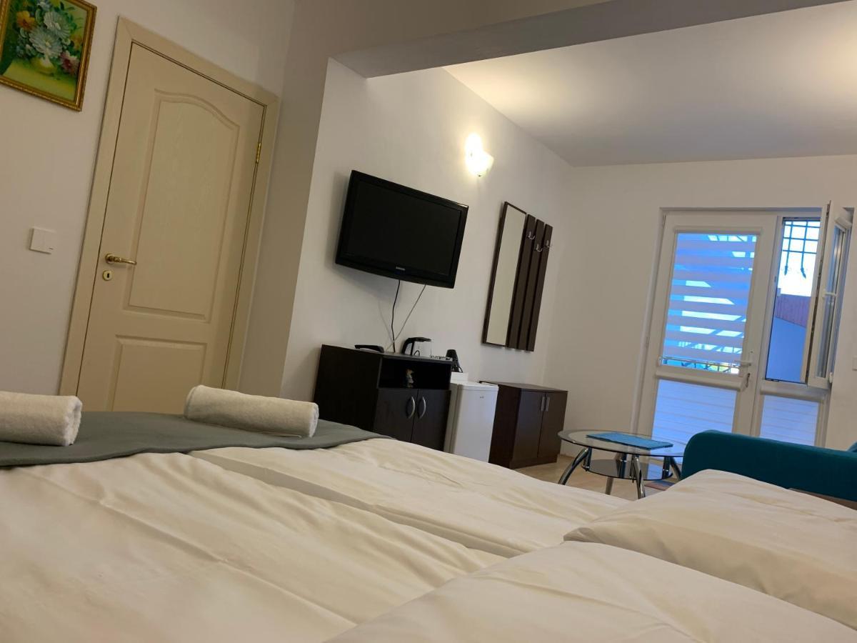Sunray Guest House, Private Rooms & Apartment With Lovely Sea View Varna Eksteriør bilde