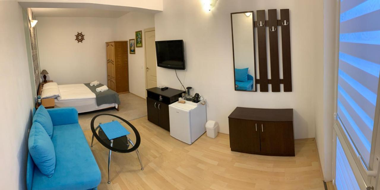 Sunray Guest House, Private Rooms & Apartment With Lovely Sea View Varna Eksteriør bilde