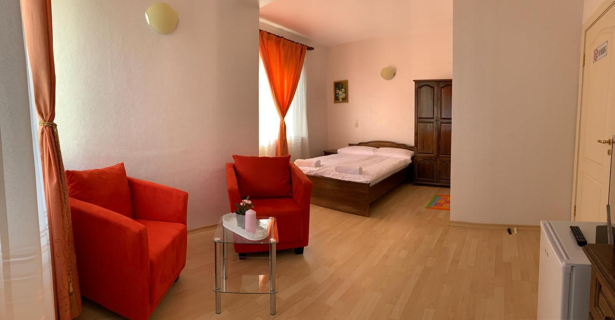 Sunray Guest House, Private Rooms & Apartment With Lovely Sea View Varna Eksteriør bilde