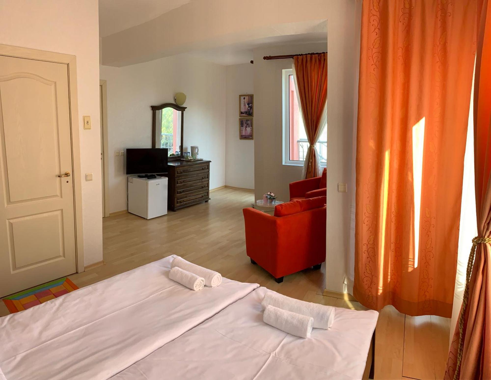 Sunray Guest House, Private Rooms & Apartment With Lovely Sea View Varna Eksteriør bilde