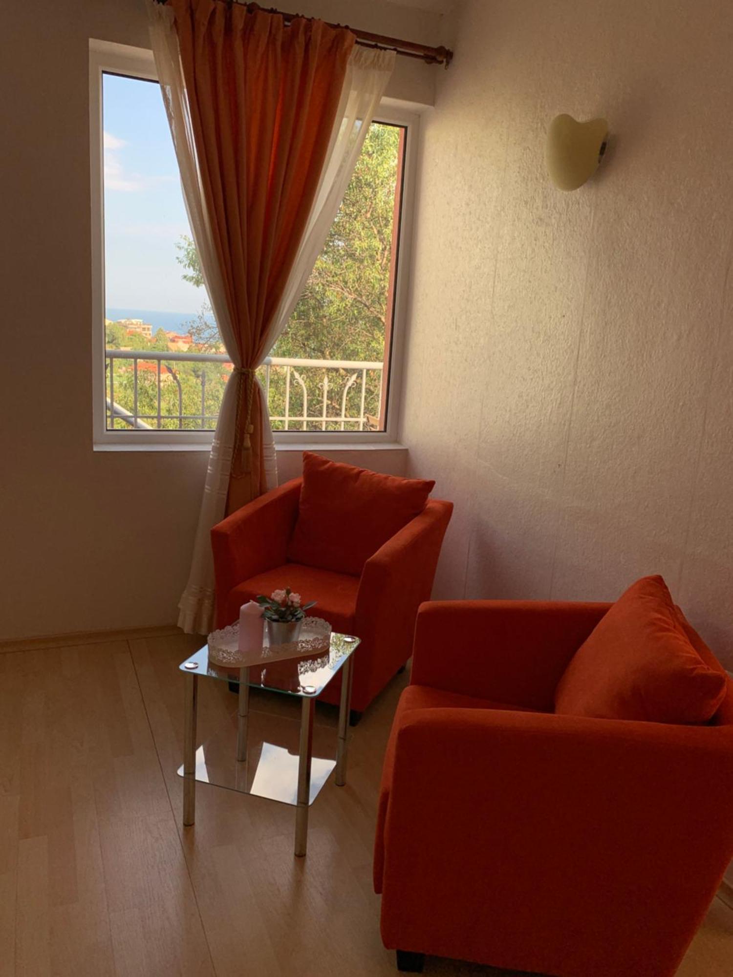 Sunray Guest House, Private Rooms & Apartment With Lovely Sea View Varna Eksteriør bilde