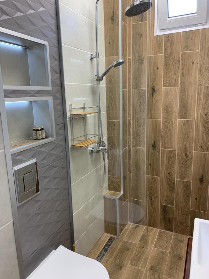 Sunray Guest House, Private Rooms & Apartment With Lovely Sea View Varna Eksteriør bilde