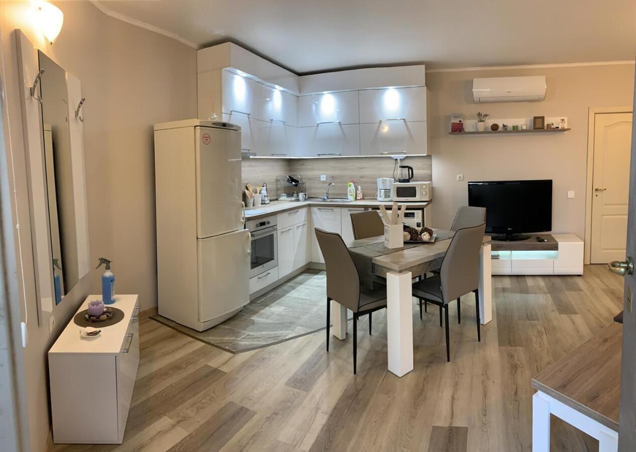 Sunray Guest House, Private Rooms & Apartment With Lovely Sea View Varna Eksteriør bilde