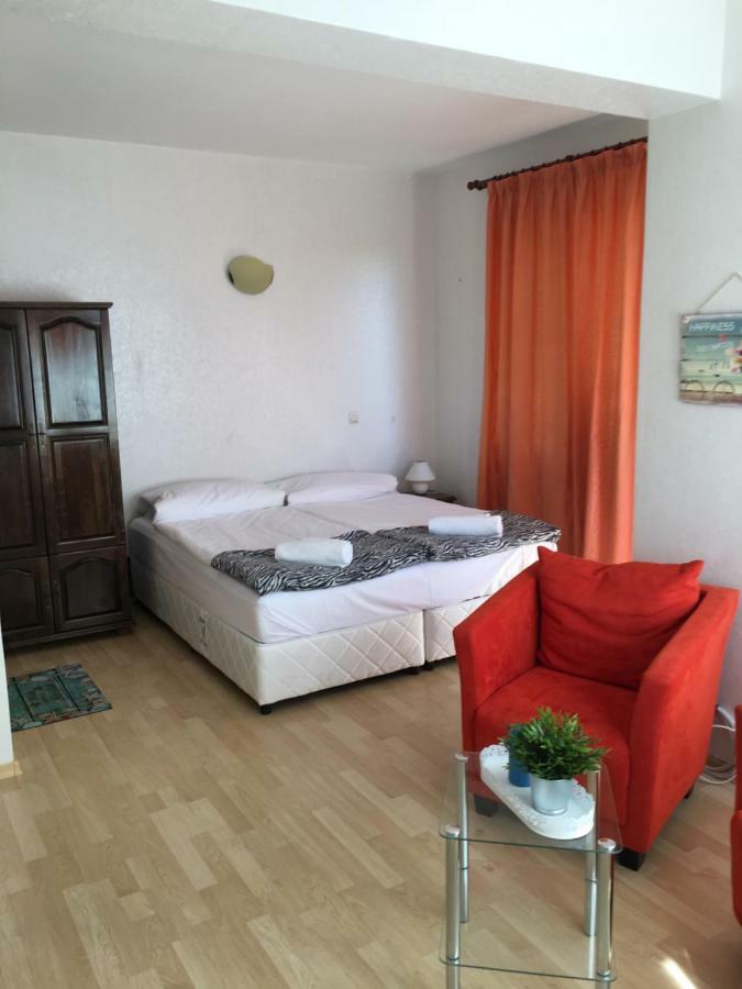 Sunray Guest House, Private Rooms & Apartment With Lovely Sea View Varna Eksteriør bilde