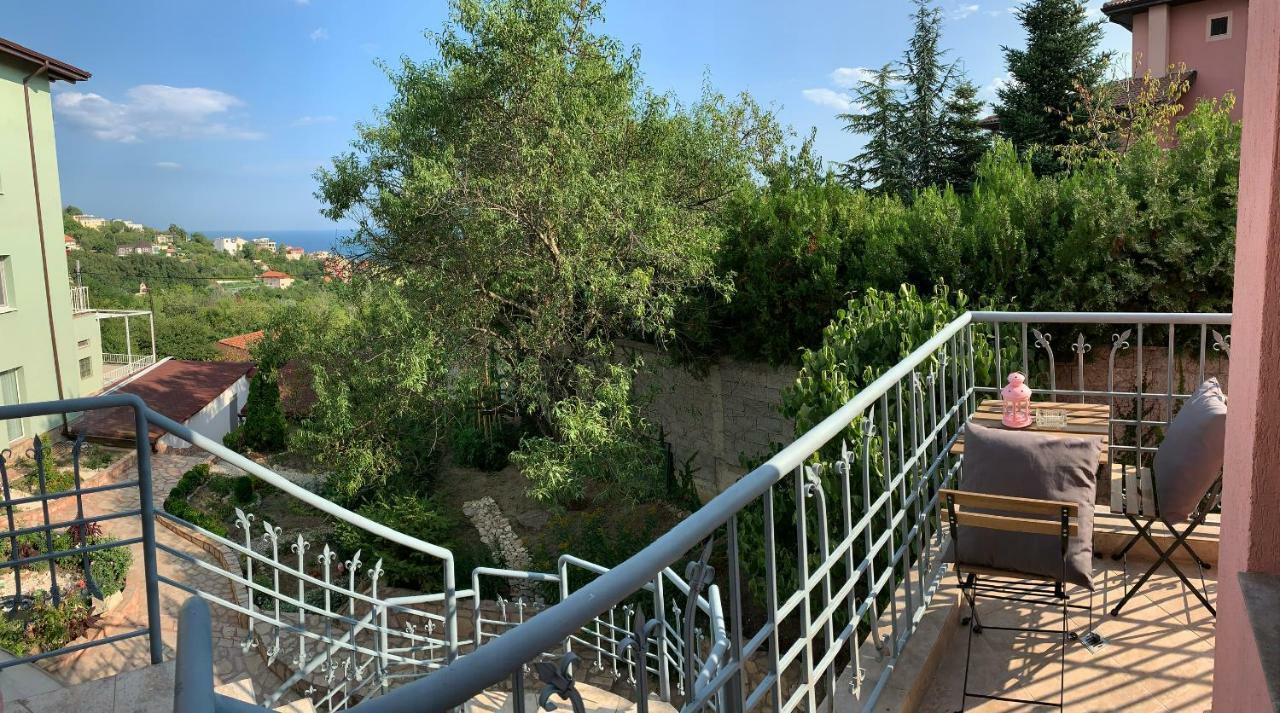 Sunray Guest House, Private Rooms & Apartment With Lovely Sea View Varna Eksteriør bilde