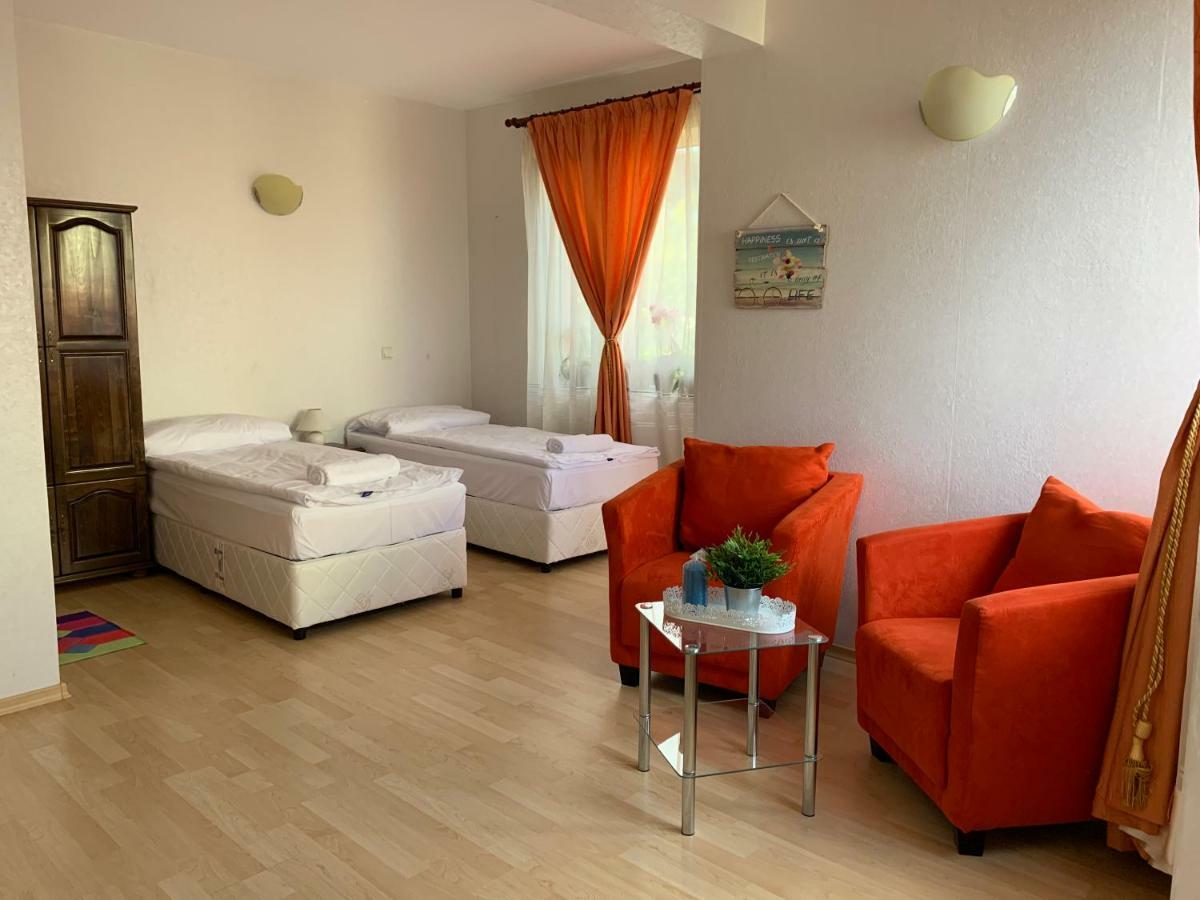 Sunray Guest House, Private Rooms & Apartment With Lovely Sea View Varna Eksteriør bilde