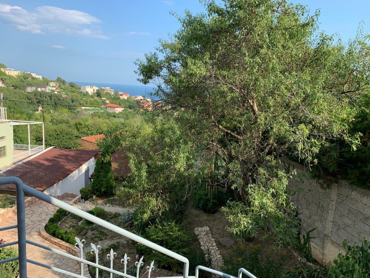 Sunray Guest House, Private Rooms & Apartment With Lovely Sea View Varna Eksteriør bilde