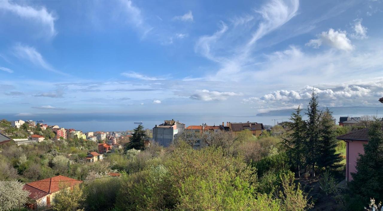 Sunray Guest House, Private Rooms & Apartment With Lovely Sea View Varna Eksteriør bilde
